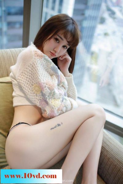 纤纤苗条身材还是个大胸冷艳美女【10P】