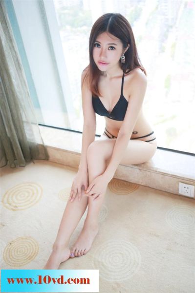 心情开朗媚眼性感诱人女人【10P】