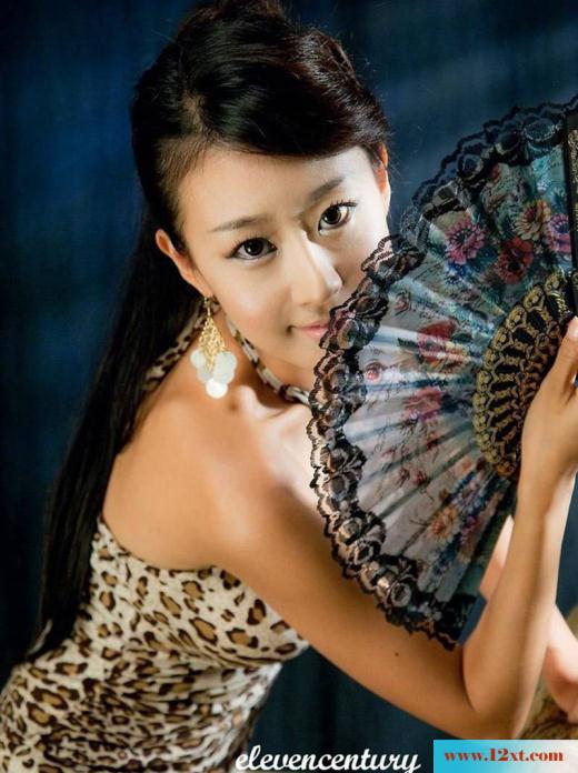 性感豹纹美女纤腿也是亮点哟(12P)