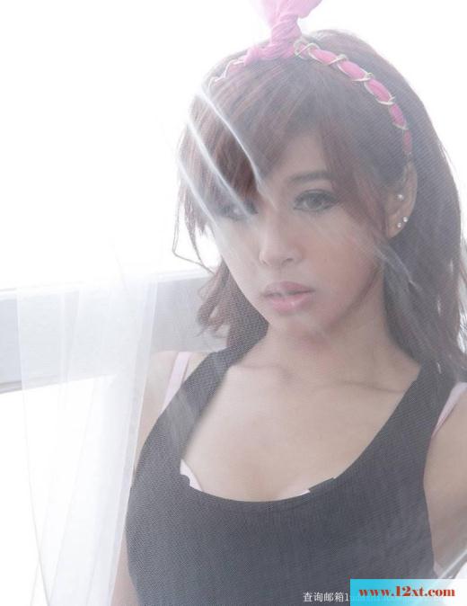 性感少女芹佳织私房的美腿写真(12P)