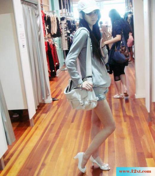 中国长腿美女街边风采(10P)
