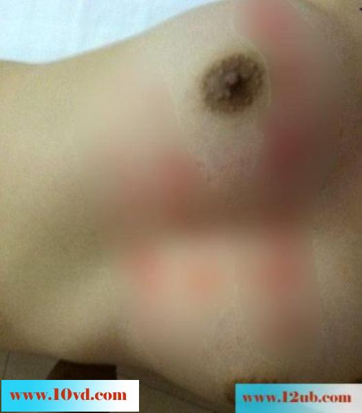 把浓浓的精液全射她咪咪上了(12P)