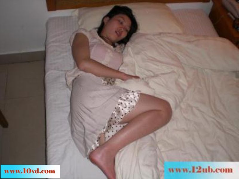 白天海洋馆..晚上宾馆拍屄毛自拍~(16P)
