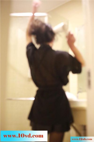白皙少妇身着情趣内衣，镜头下绽放性感(26P)