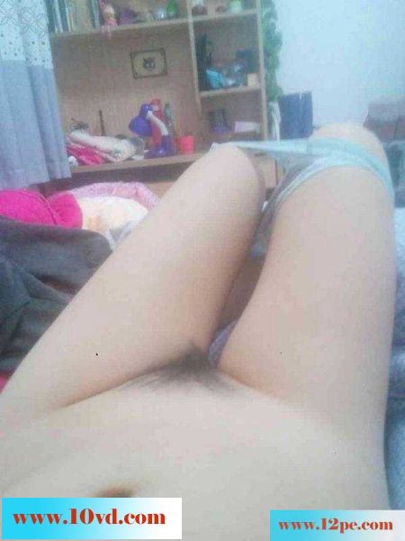 童年巨乳的学生妹寂寞房间里自慰(11P)