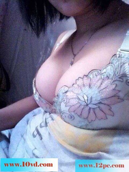 我的女朋友看着她的胸长大的(12P)