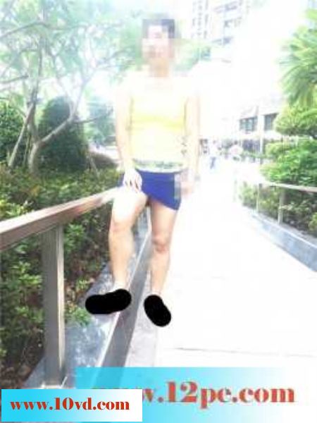 我的骚逼老婆超市露出找刺激。(18P)