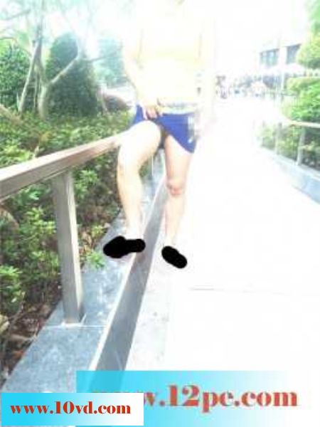 我的骚逼老婆超市露出找刺激。(18P)