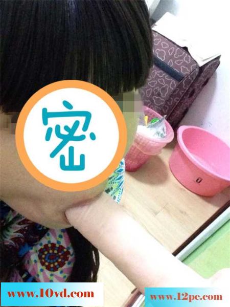 喜欢吃假阳具的淫娃(21P)