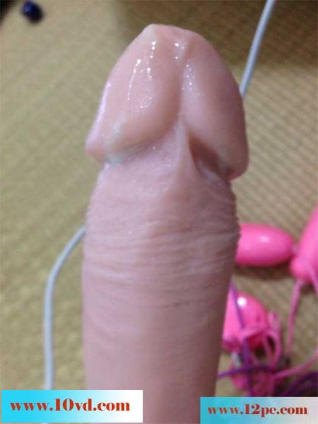 喜欢吃假阳具的淫娃(21P)
