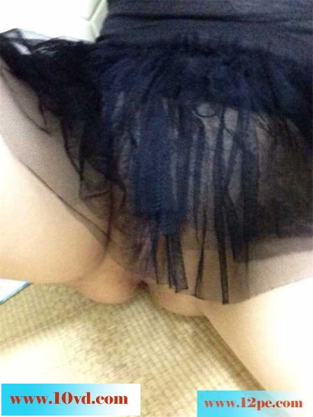 喜欢吃假阳具的淫娃(21P)