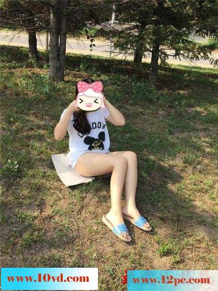 小娇妻第二次清纯风的江边公园外拍(15P)