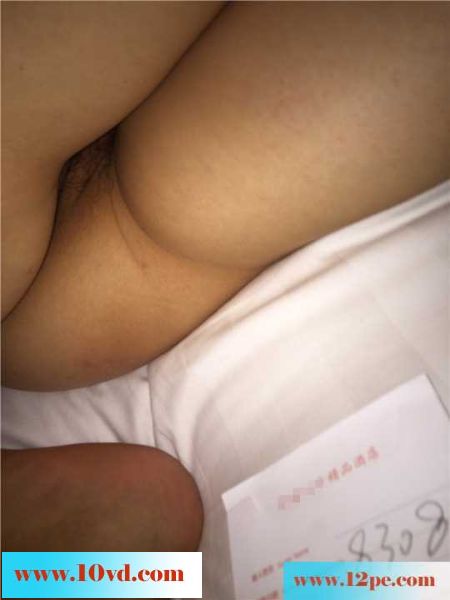 已婚少妇酒店幽会小鲜肉(24P)