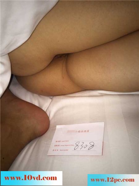 已婚少妇酒店幽会小鲜肉(24P)
