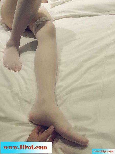 与妹儿开房,突遇她男友造访,然后3P一起嗨(29P)