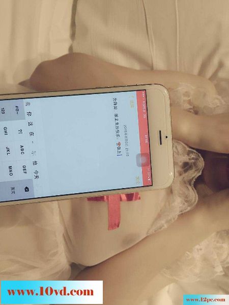 与妹儿开房,突遇她男友造访,然后3P一起嗨(29P)