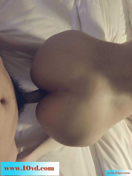 与妹儿开房,突遇她男友造访,然后3P一起嗨(29P)