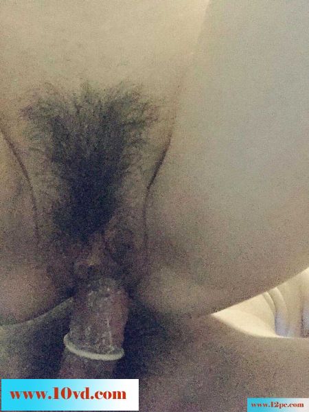 与妹儿开房,突遇她男友造访,然后3P一起嗨(29P)