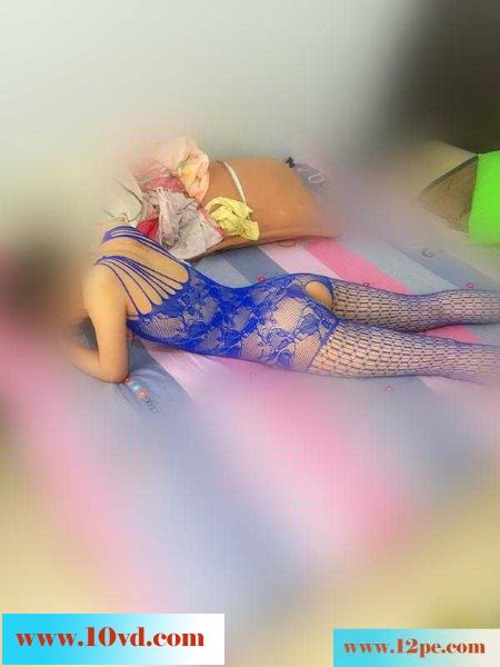 与小胸骚娇妻大战前的自拍(21P)