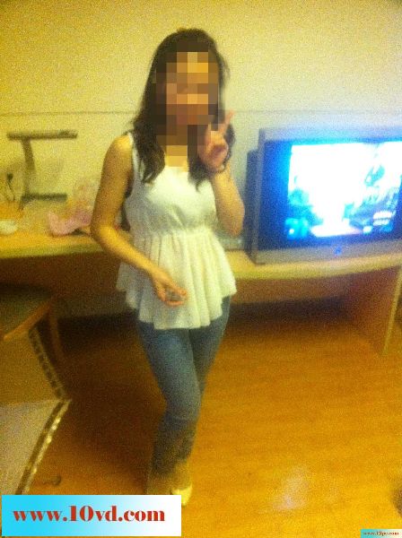 与93年的小骚逼宾馆约炮(10P)