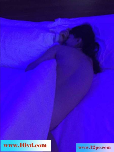 自拍，与已婚女同事在高级酒店一夜激情(15P)