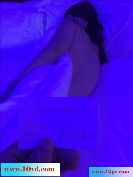 自拍，与已婚女同事在高级酒店一夜激情(15P)