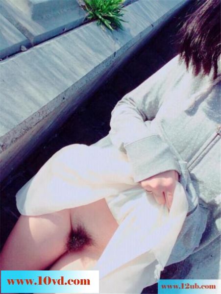19岁的女朋友还很嫩(13P)