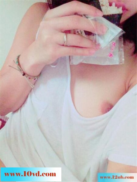 19岁的女朋友还很嫩(13P)