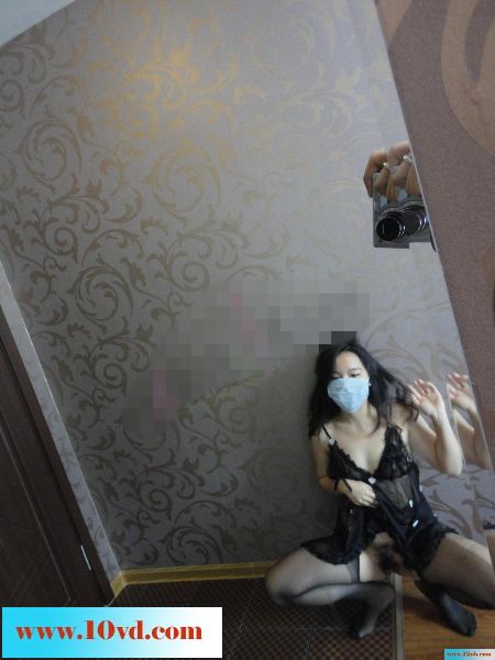 90后情趣内衣出脸玩自拍！(13P)