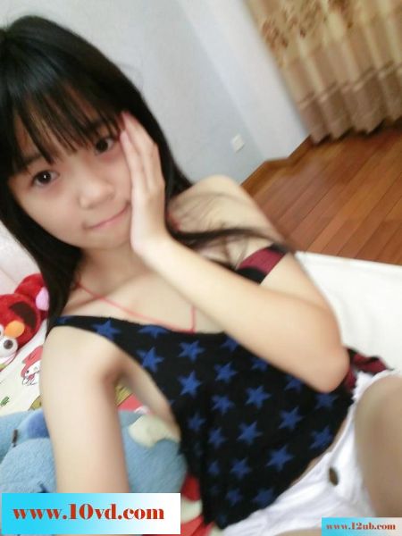 90后小罗利超可爱，发育的小嫩乳头性感自拍-(