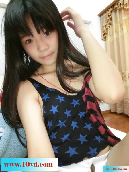 90后小罗利超可爱，发育的小嫩乳头性感自拍-(
