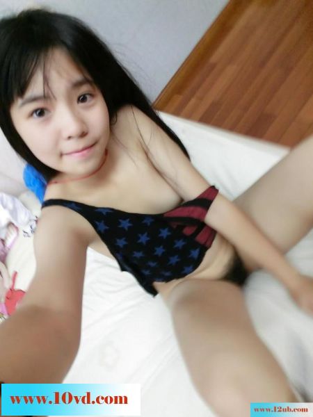 90后小罗利超可爱，发育的小嫩乳头性感自拍-(