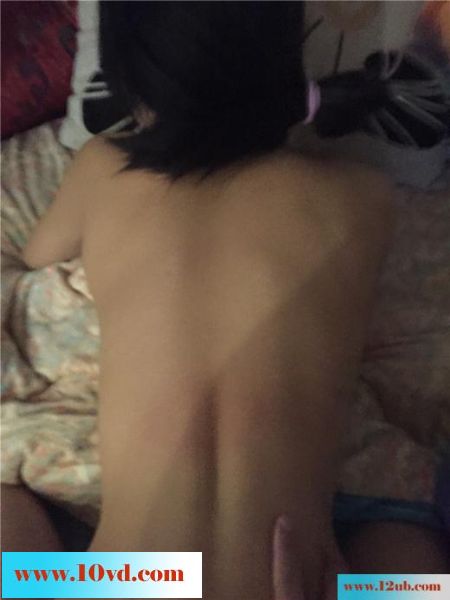 98年的小妹妹炮友完全接受被我把玩(8P)