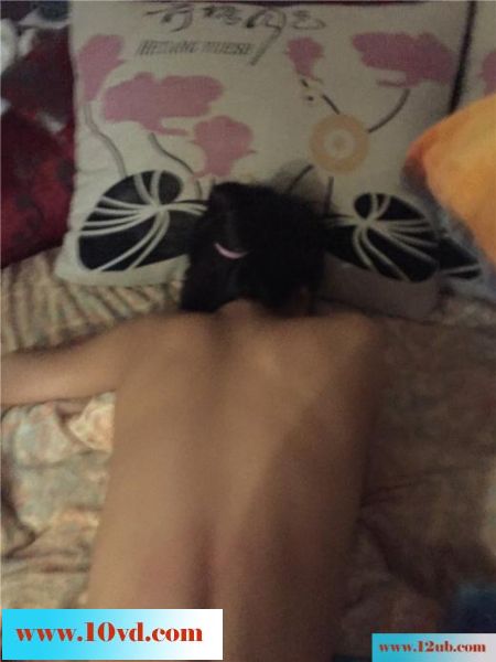 98年的小妹妹炮友完全接受被我把玩(8P)