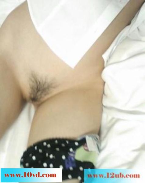 OK绷原来不止能止血，还能遮羞，小姑娘真羞涩
