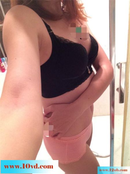 PINK人妻自拍秀(11P)