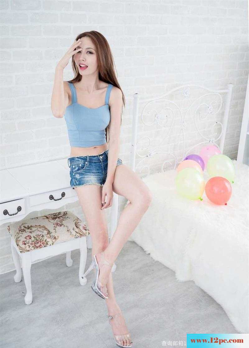 高挑美女私房秀直细玉腿(22P)