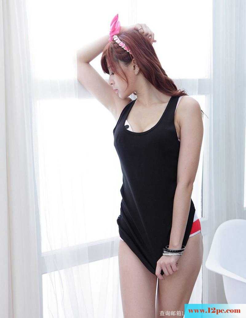 性感少女芹佳织私房的美腿写真(12P)
