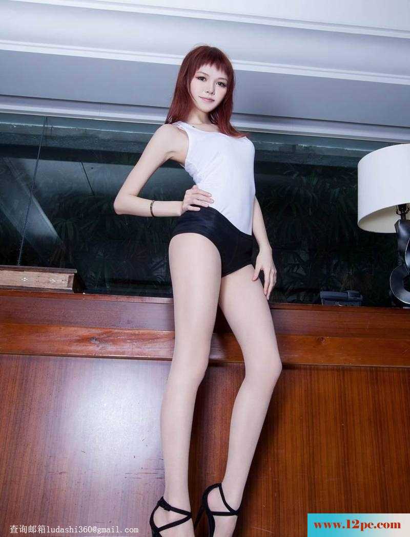 修长丝袜美腿高清写真(20P)