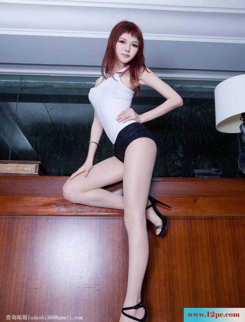 修长丝袜美腿高清写真(20P)