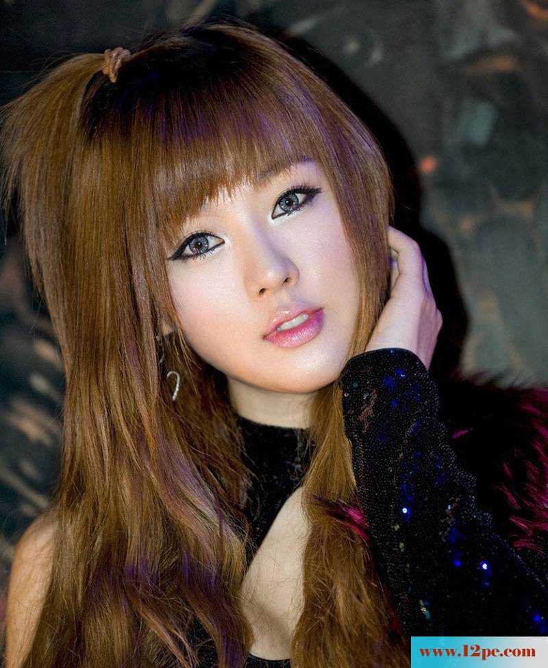妖艳诱人的美女黄美姬身材不错吧(12P)