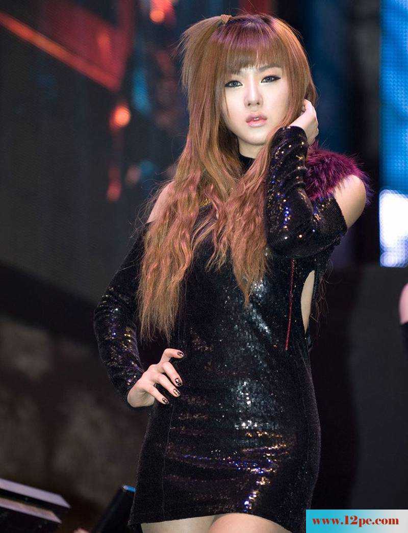 妖艳诱人的美女黄美姬身材不错吧(12P)