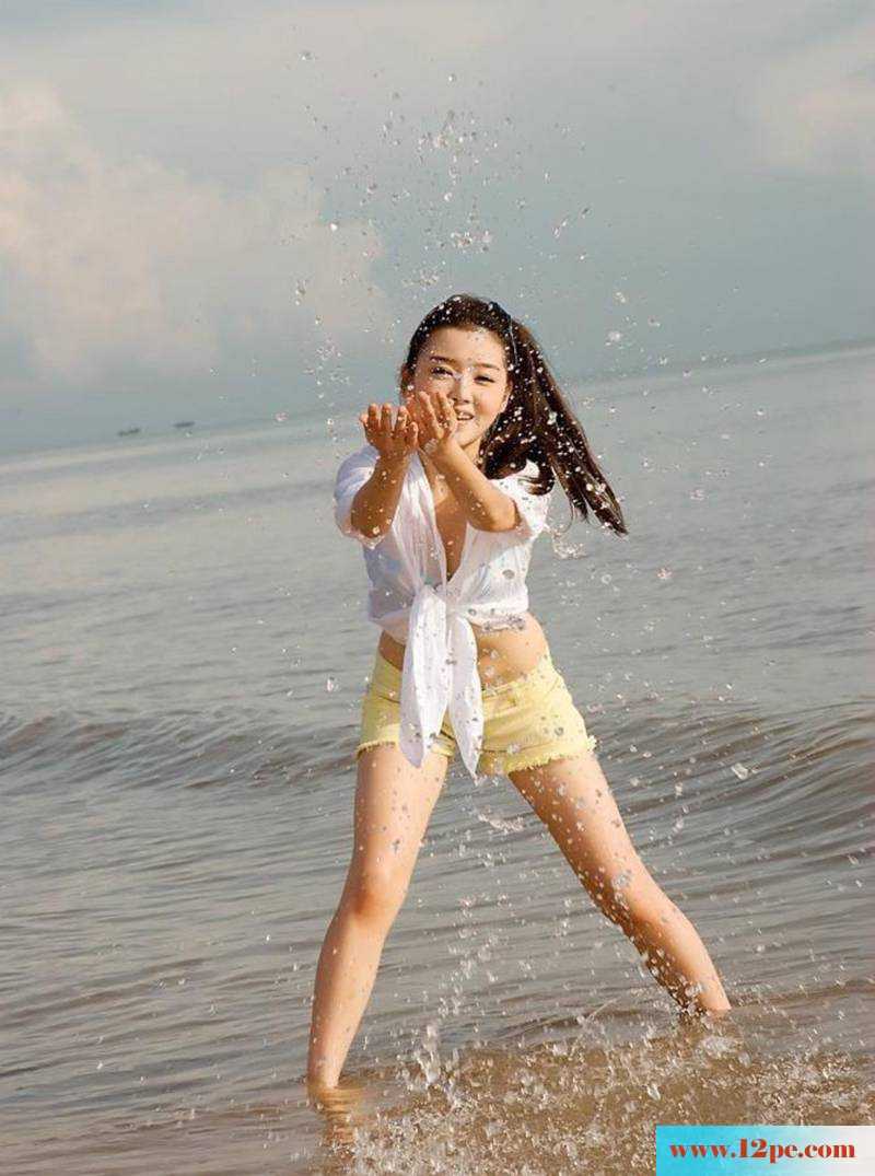 赵已晨海滩清凉写真美腿展现极致(10P)