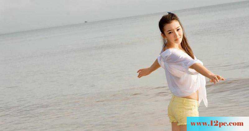 赵已晨海滩清凉写真美腿展现极致(10P)