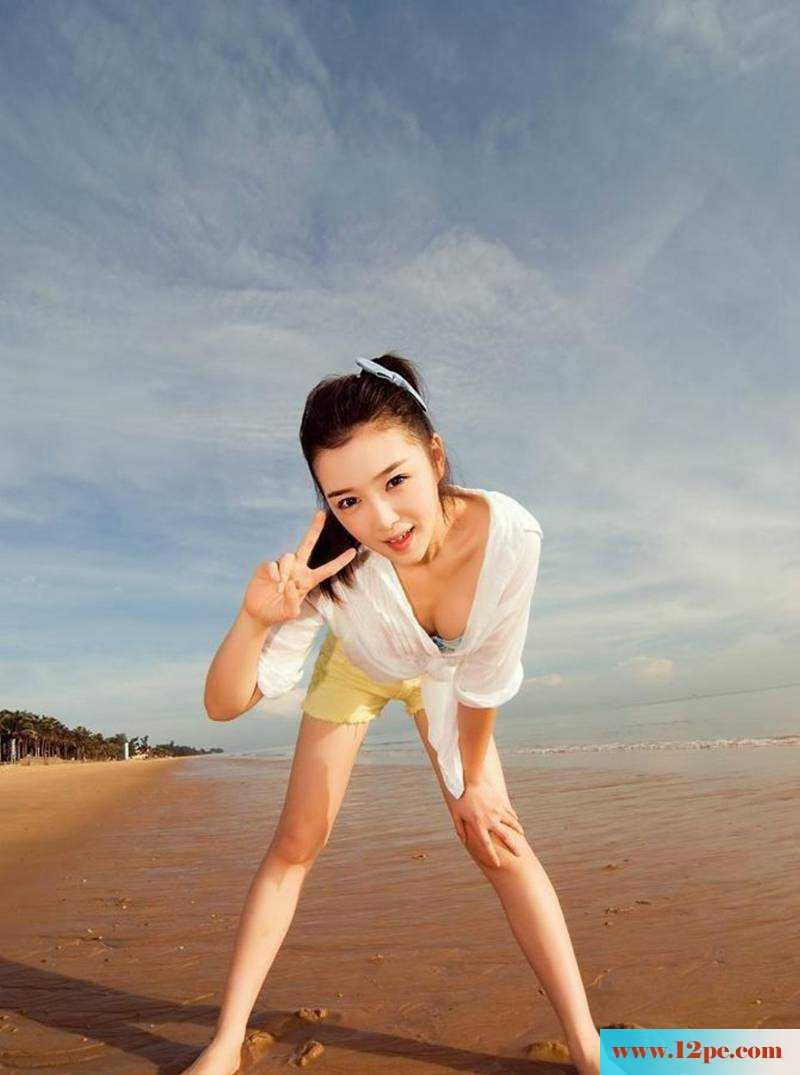 赵已晨海滩清凉写真美腿展现极致(10P)
