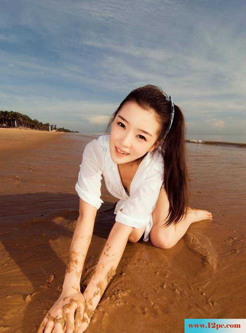 赵已晨海滩清凉写真美腿展现极致(10P)