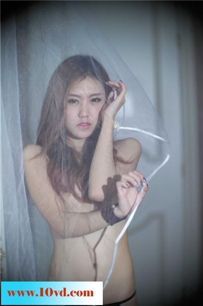 半裸性感丁字裤大胆妞【10P】