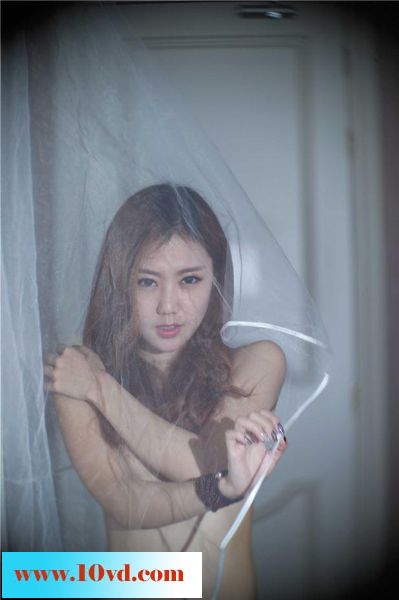 半裸性感丁字裤大胆妞【10P】