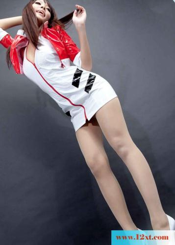 长发美女亮色的皮制服诱惑-【13P】