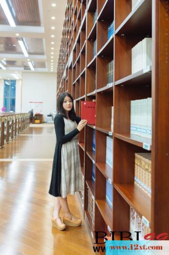大学图书馆里的小妹-甜吧【22P】